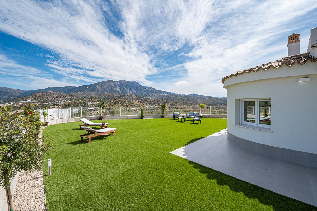 Se vende Villa - Chalet de 3 dormitorios en Costa Del Sol East, Málaga, España