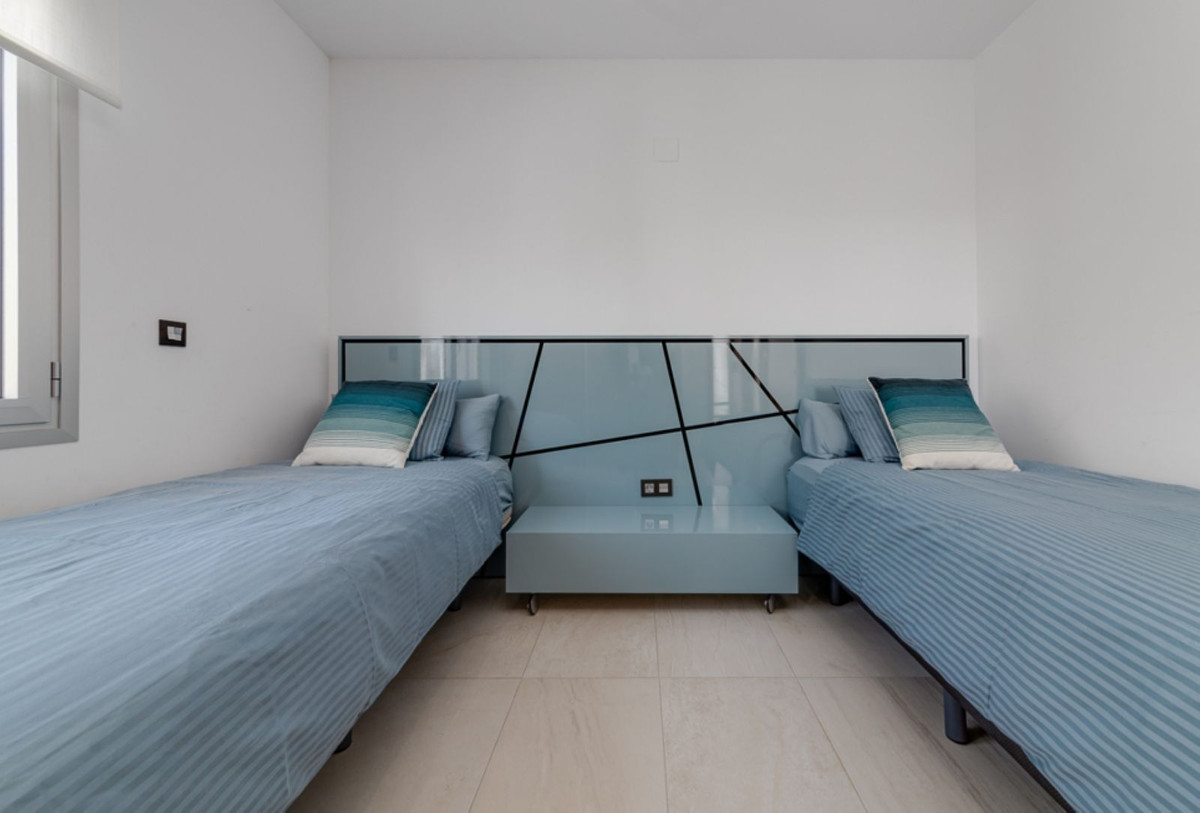 Se vende Villa - Chalet de 3 dormitorios en Costa Blanca, Alicante, España