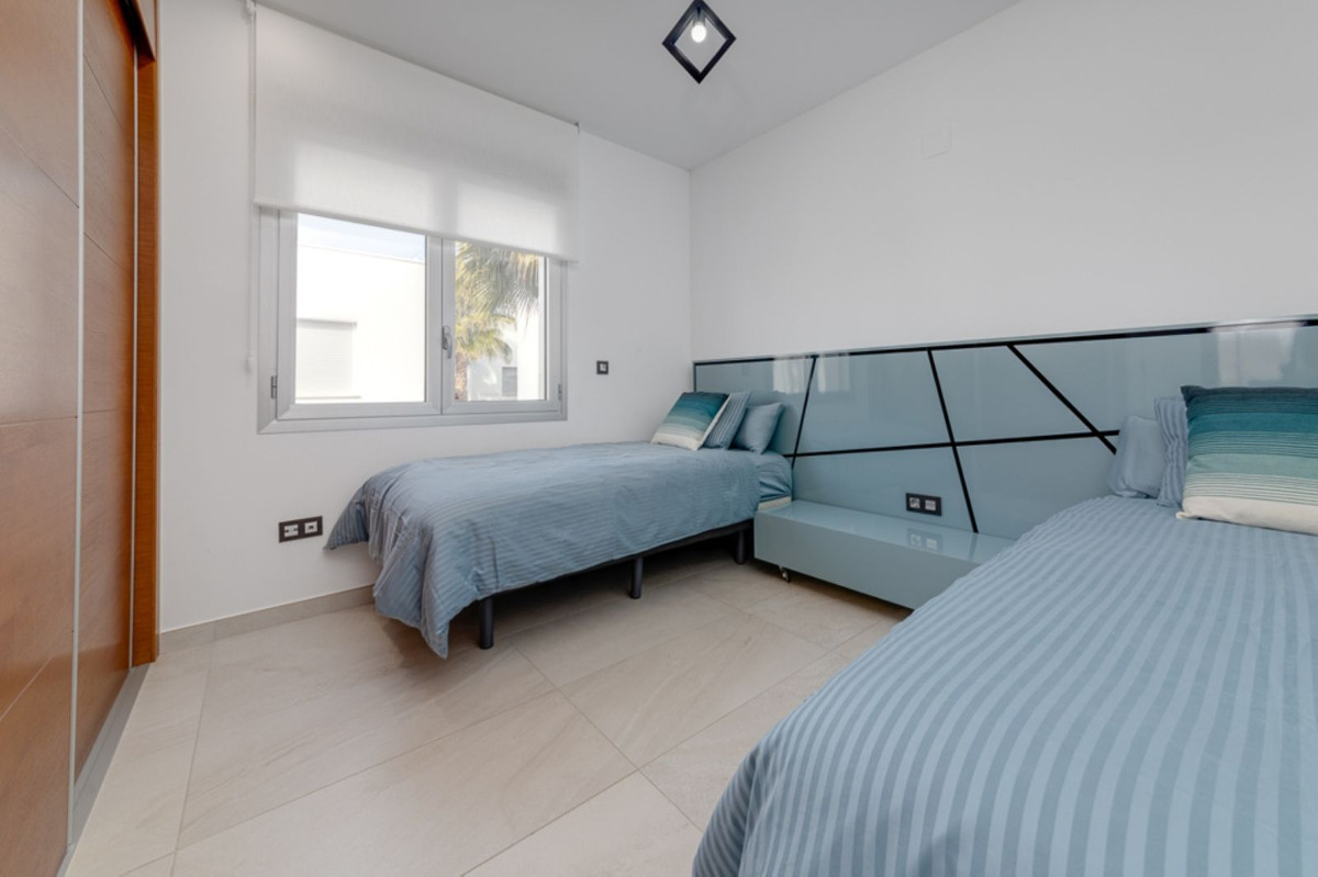 Se vende Villa - Chalet de 3 dormitorios en Costa Blanca, Alicante, España