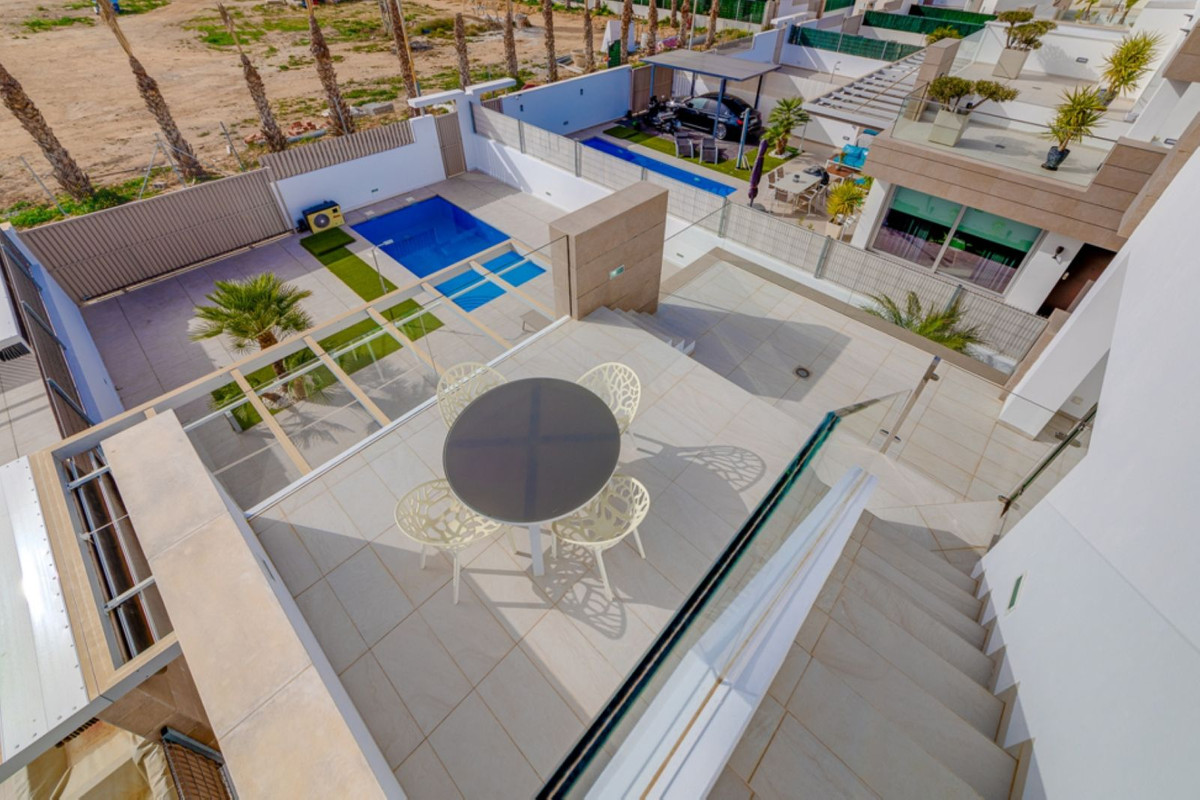 Se vende Villa - Chalet de 3 dormitorios en Costa Blanca, Alicante, España