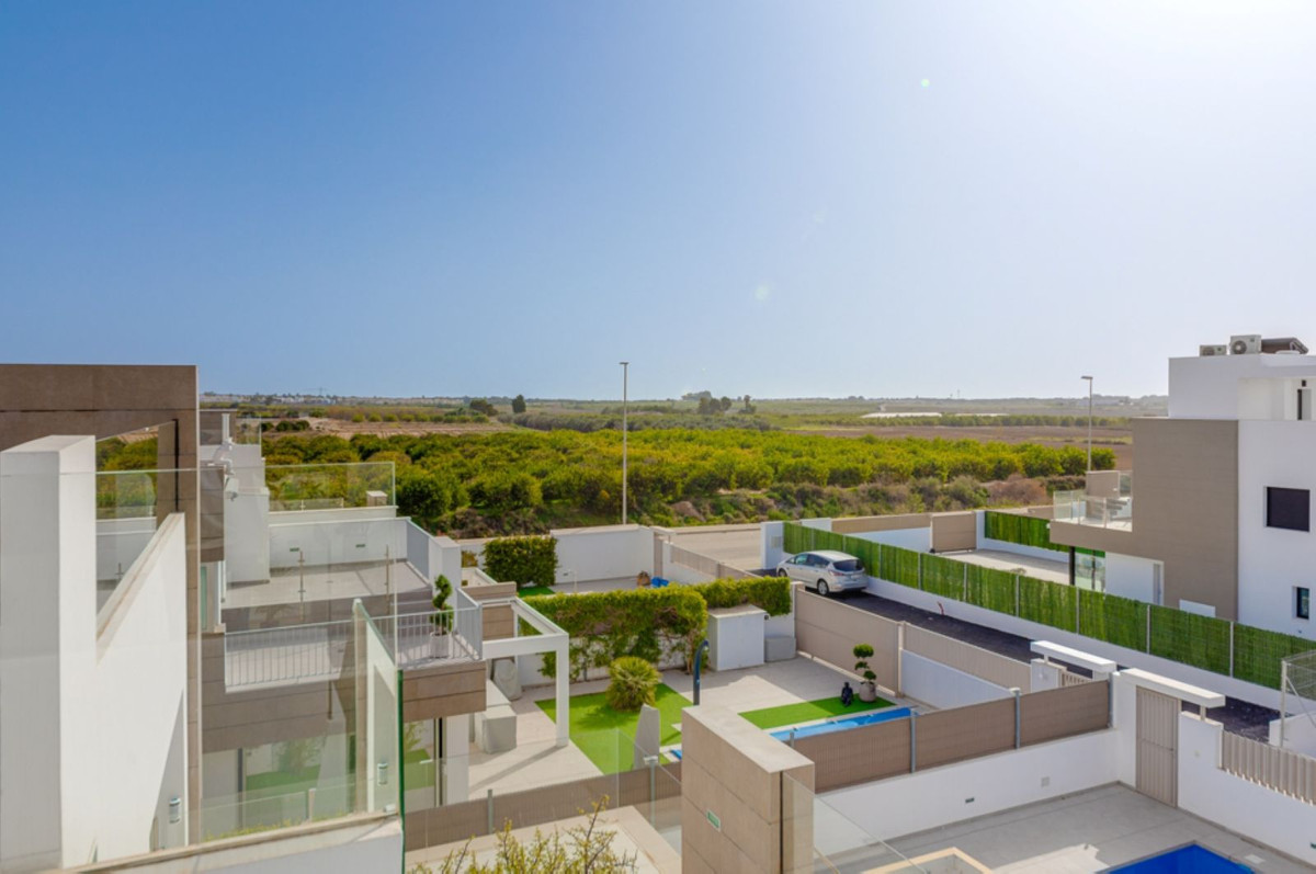 Se vende Villa - Chalet de 3 dormitorios en Costa Blanca, Alicante, España