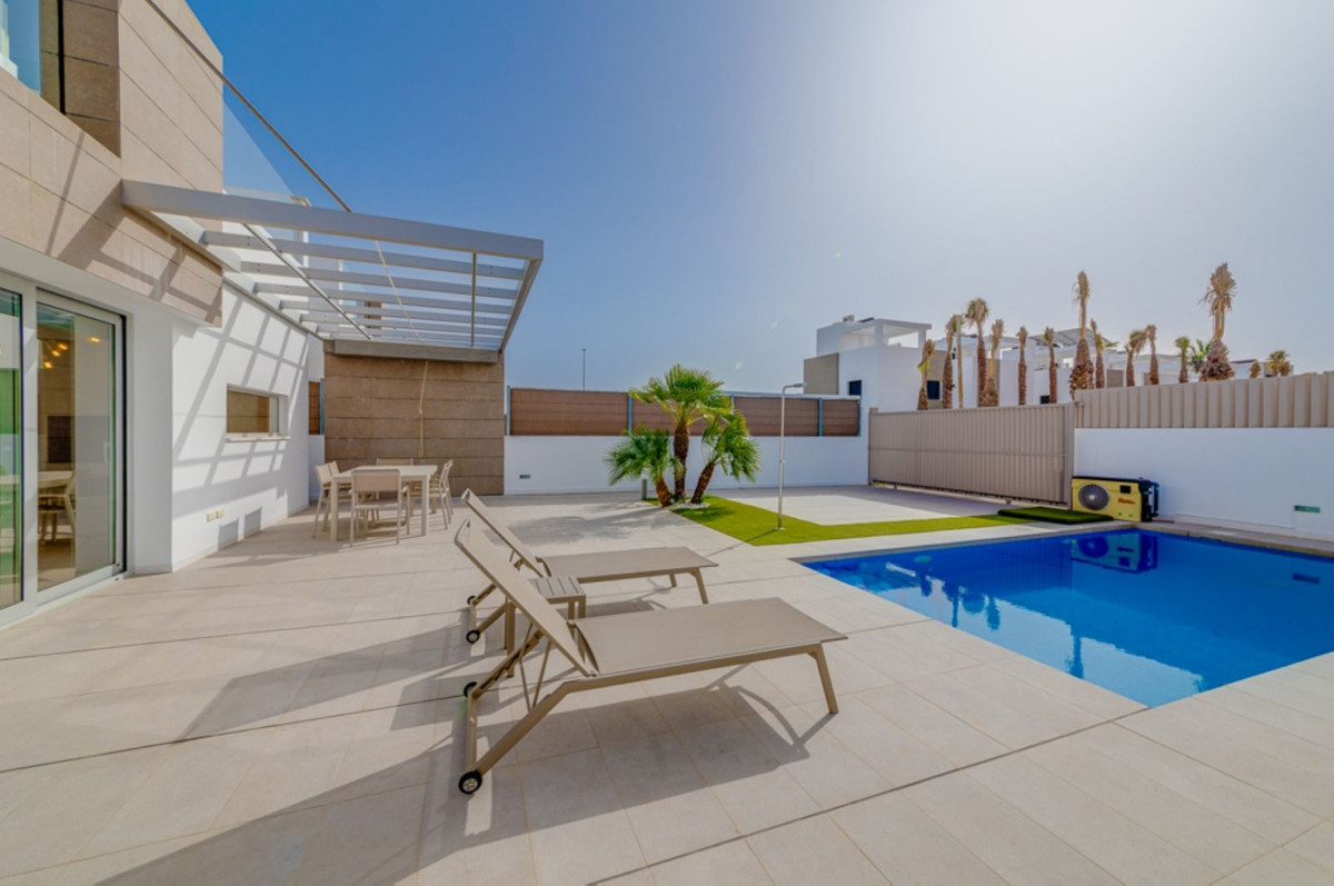 Se vende Villa - Chalet de 3 dormitorios en Costa Blanca, Alicante, España