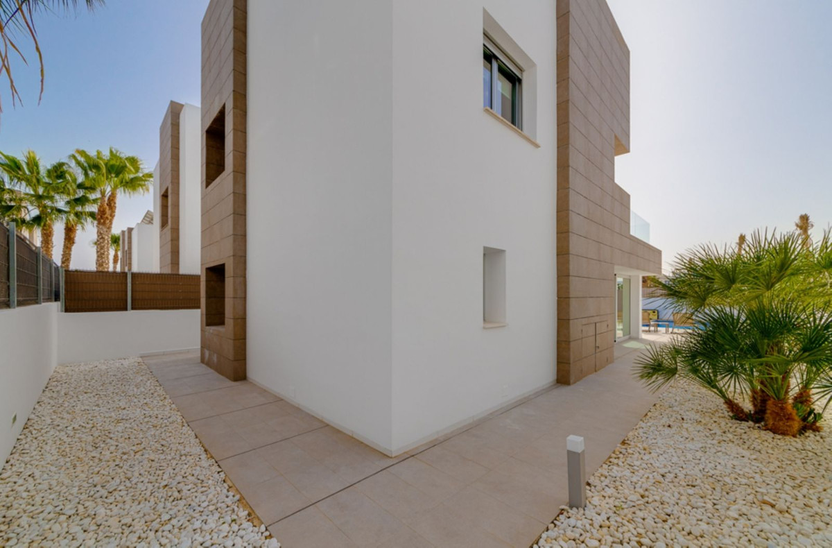 Se vende Villa - Chalet de 3 dormitorios en Costa Blanca, Alicante, España