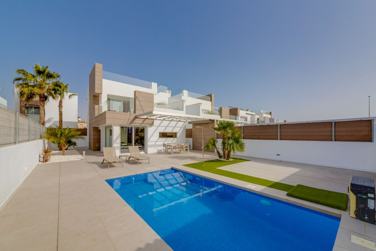 Se vende Villa - Chalet de 3 dormitorios en Costa Blanca, Alicante, España