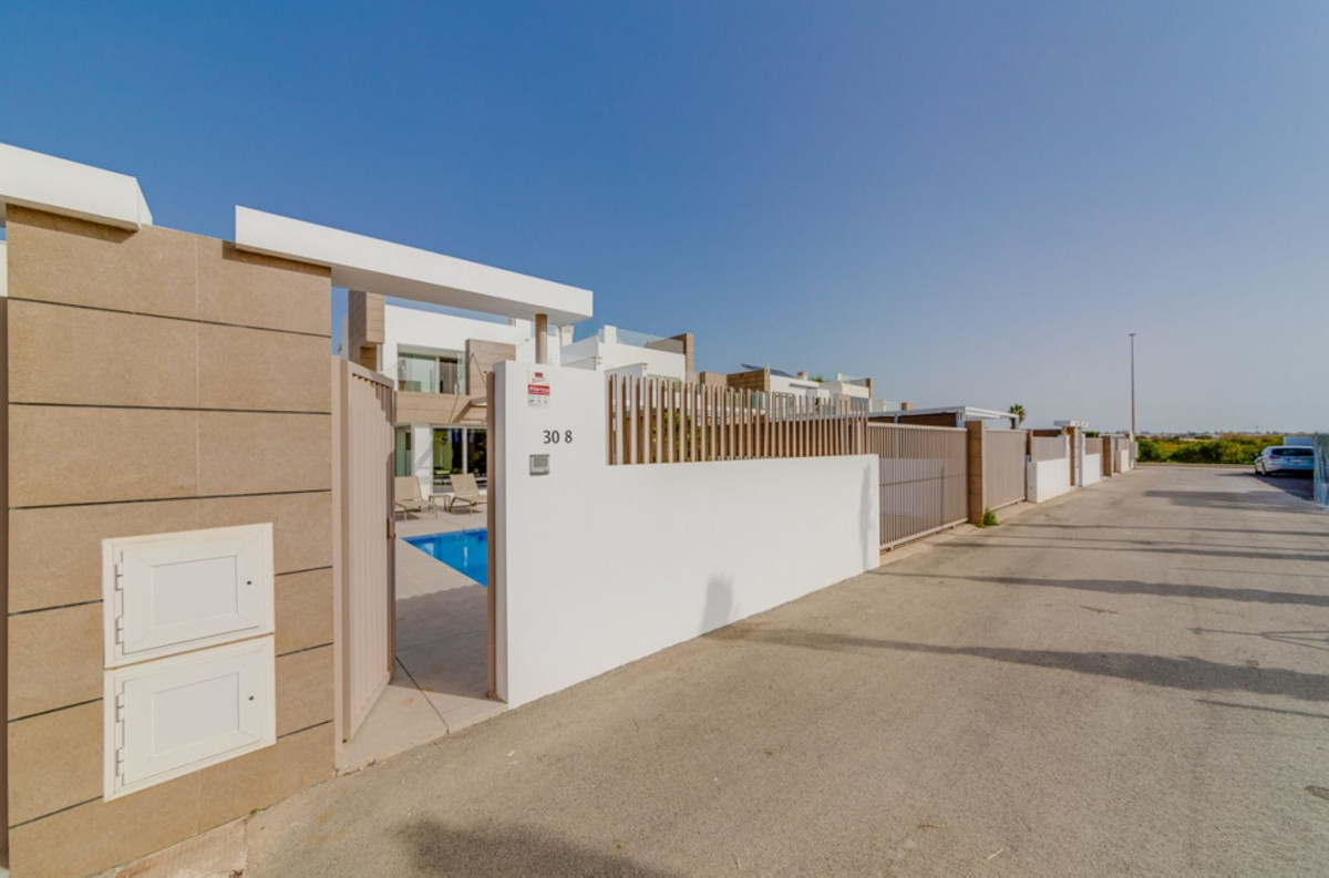 Se vende Villa - Chalet de 3 dormitorios en Costa Blanca, Alicante, España