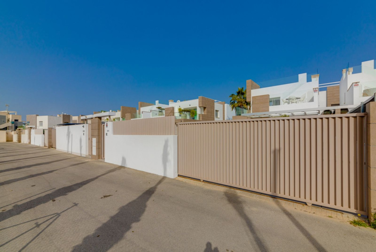 Se vende Villa - Chalet de 3 dormitorios en Costa Blanca, Alicante, España