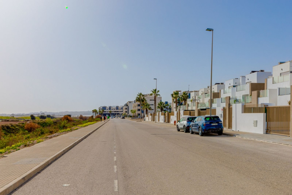 Se vende Villa - Chalet de 3 dormitorios en Costa Blanca, Alicante, España