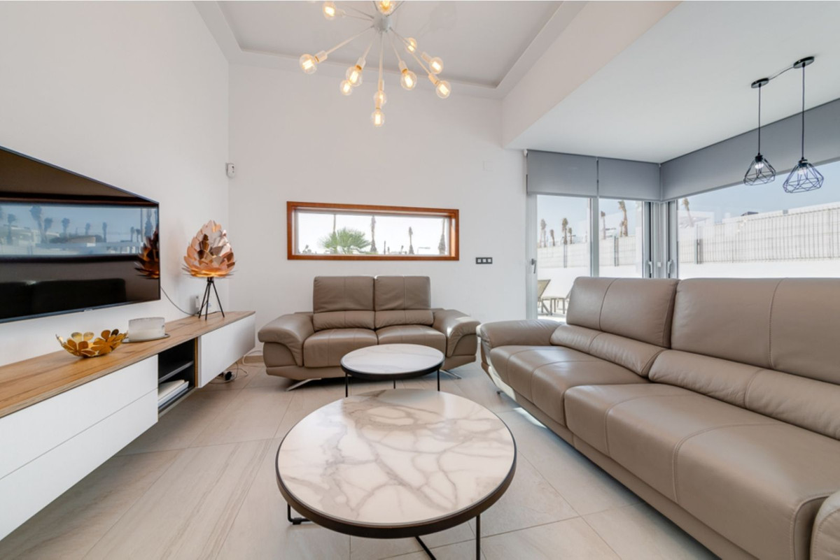 Se vende Villa - Chalet de 3 dormitorios en Costa Blanca, Alicante, España