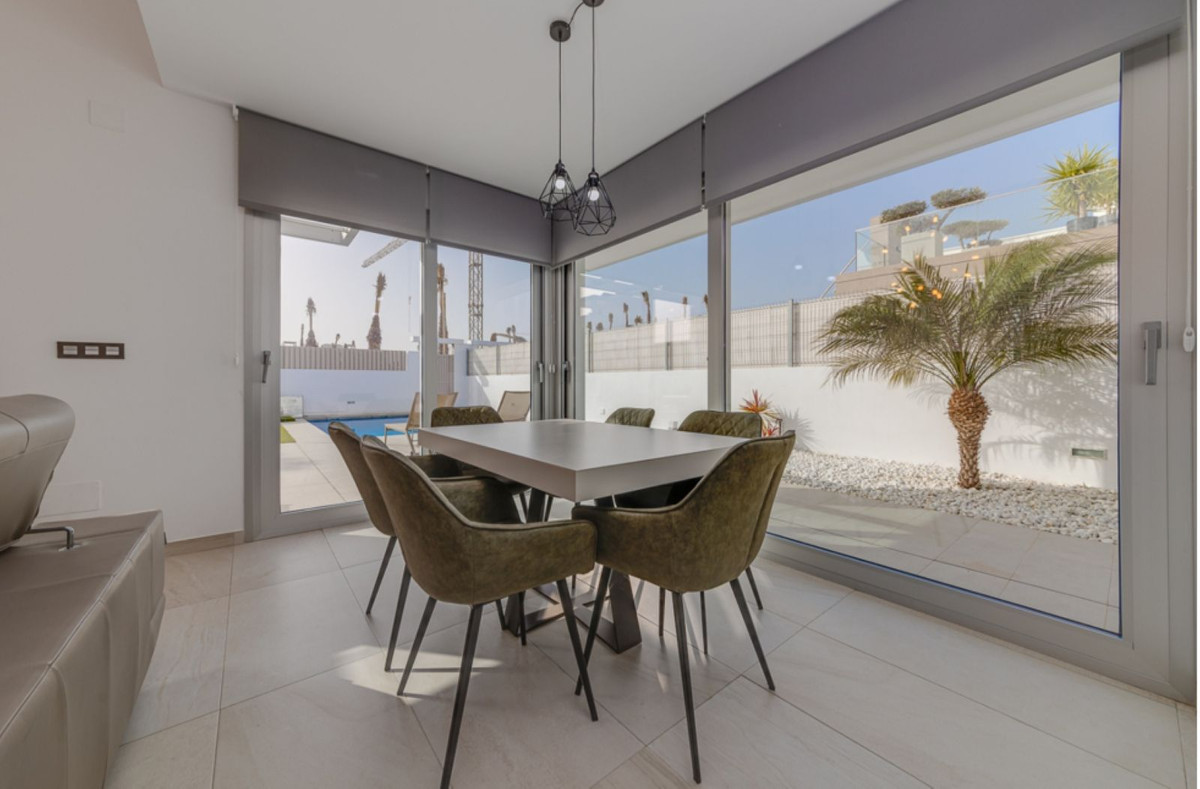 Se vende Villa - Chalet de 3 dormitorios en Costa Blanca, Alicante, España