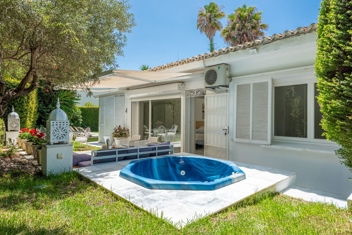 7 Bed Townhouse for sale in Los Monteros Costa Del Sol, Málaga, Spain