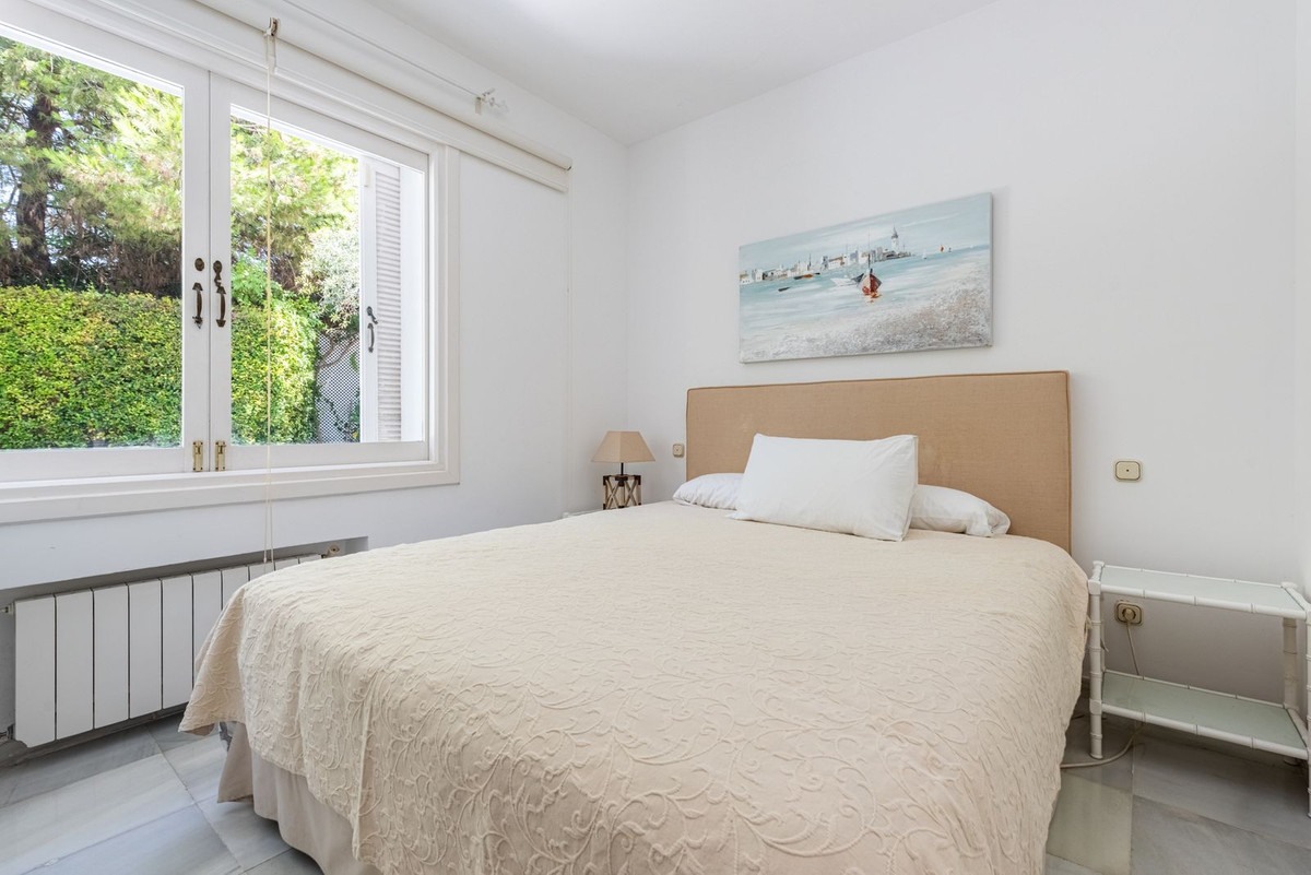 7 Bed Townhouse for sale in Los Monteros Costa Del Sol, Málaga, Spain