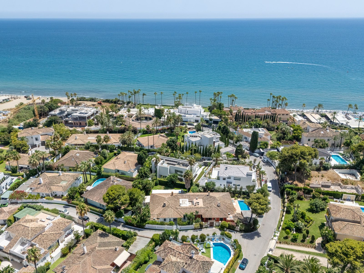 7 Bed Townhouse for sale in Los Monteros Costa Del Sol, Málaga, Spain