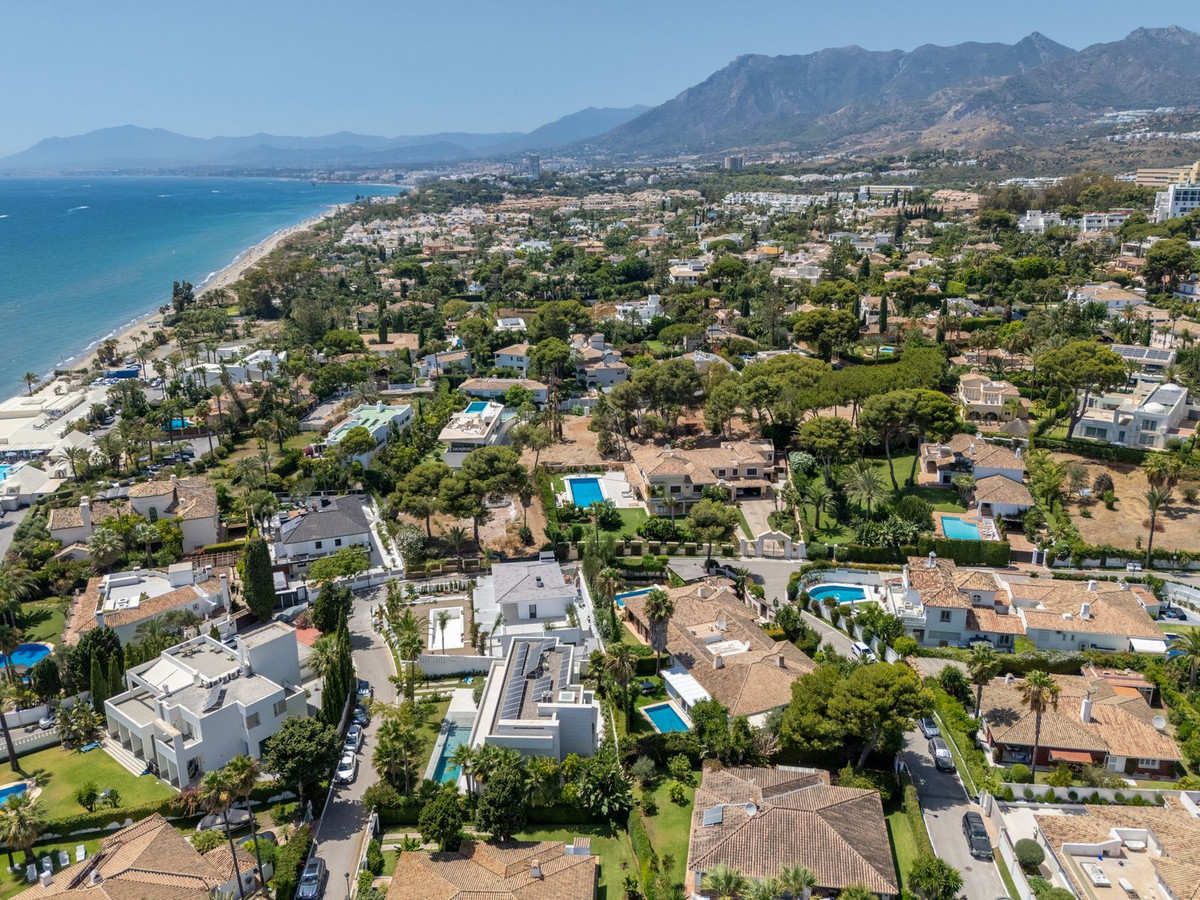 7 Bed Townhouse for sale in Los Monteros Costa Del Sol, Málaga, Spain