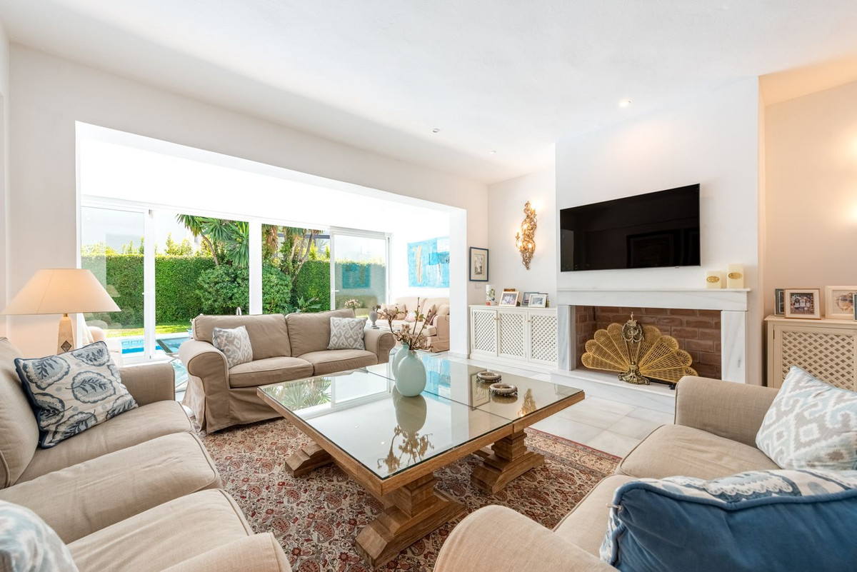 7 Bed Townhouse for sale in Los Monteros Costa Del Sol, Málaga, Spain