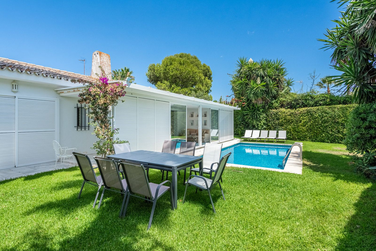 7 Bed Townhouse for sale in Los Monteros Costa Del Sol, Málaga, Spain