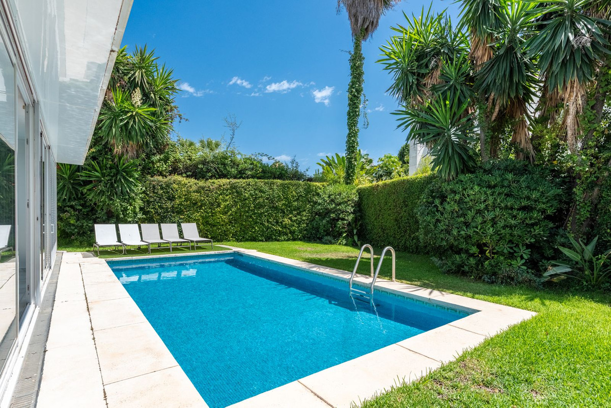 7 Bed Townhouse for sale in Los Monteros Costa Del Sol, Málaga, Spain