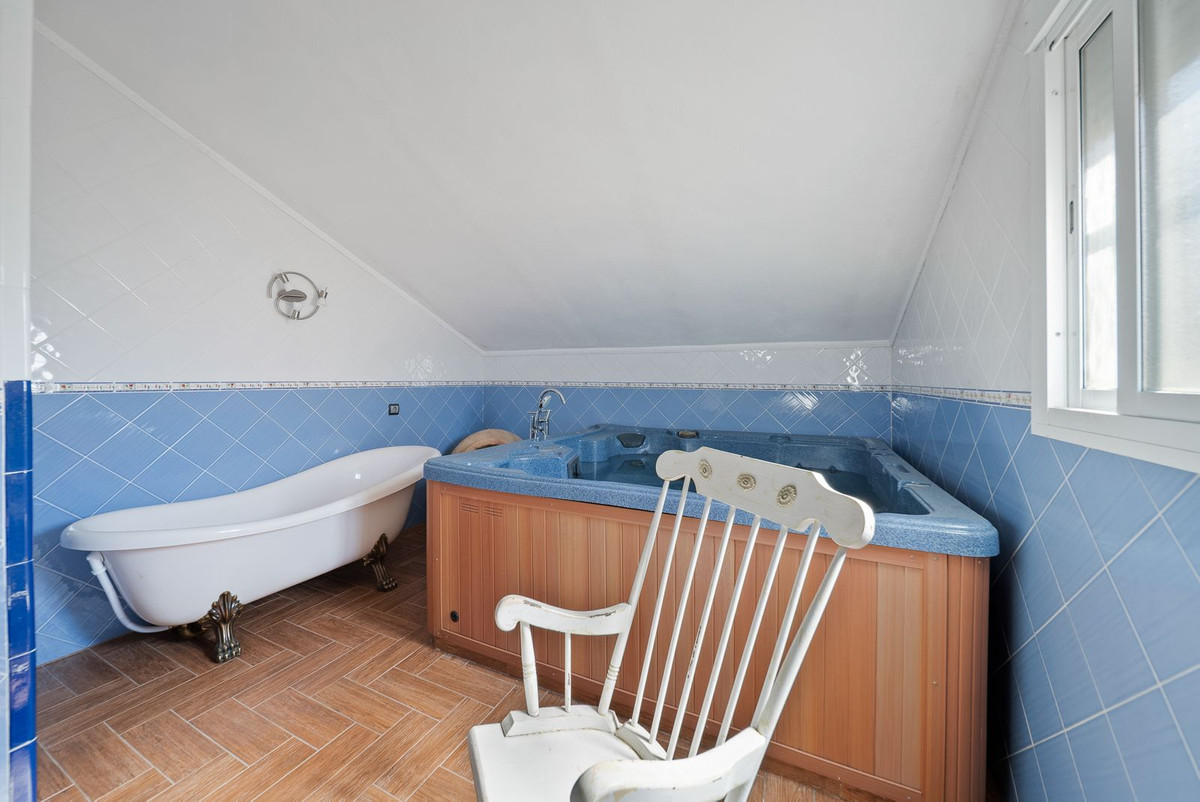 Se vende Finca - Cortijo de 2 dormitorios en Málaga Ciudad, Málaga, España