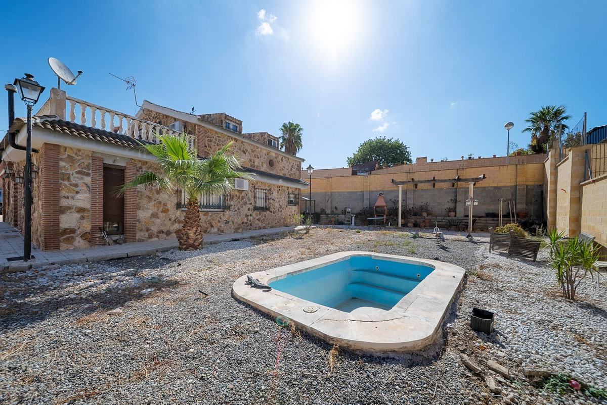 Se vende Finca - Cortijo de 2 dormitorios en Málaga Ciudad, Málaga, España