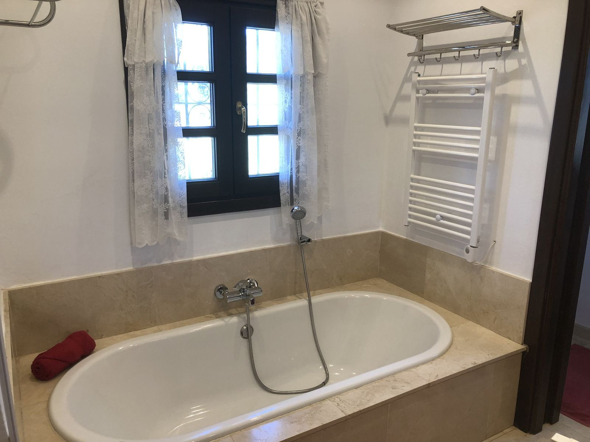4 Bed Townhouse for sale in Estepona Costa Del Sol, Málaga, Spain