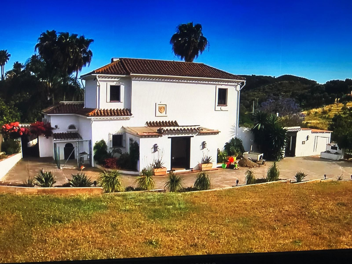 4 Bed Townhouse for sale in Estepona Costa Del Sol, Málaga, Spain