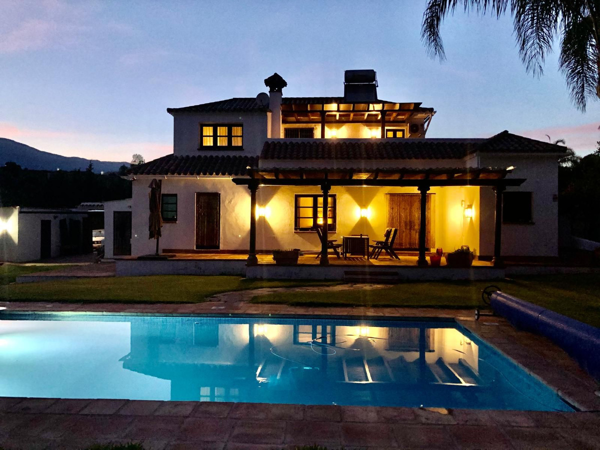 4 Bed Townhouse for sale in Estepona Costa Del Sol, Málaga, Spain