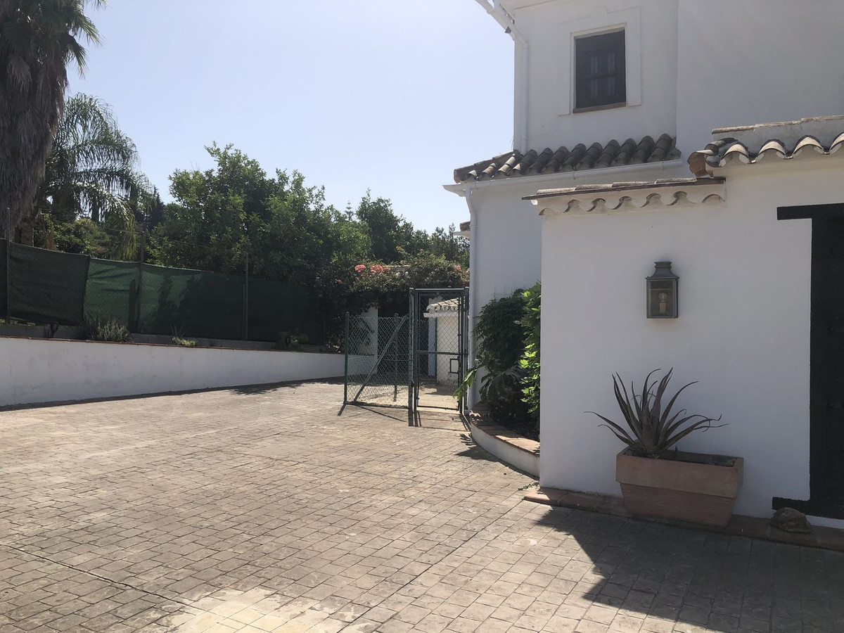 4 Bed Townhouse for sale in Estepona Costa Del Sol, Málaga, Spain