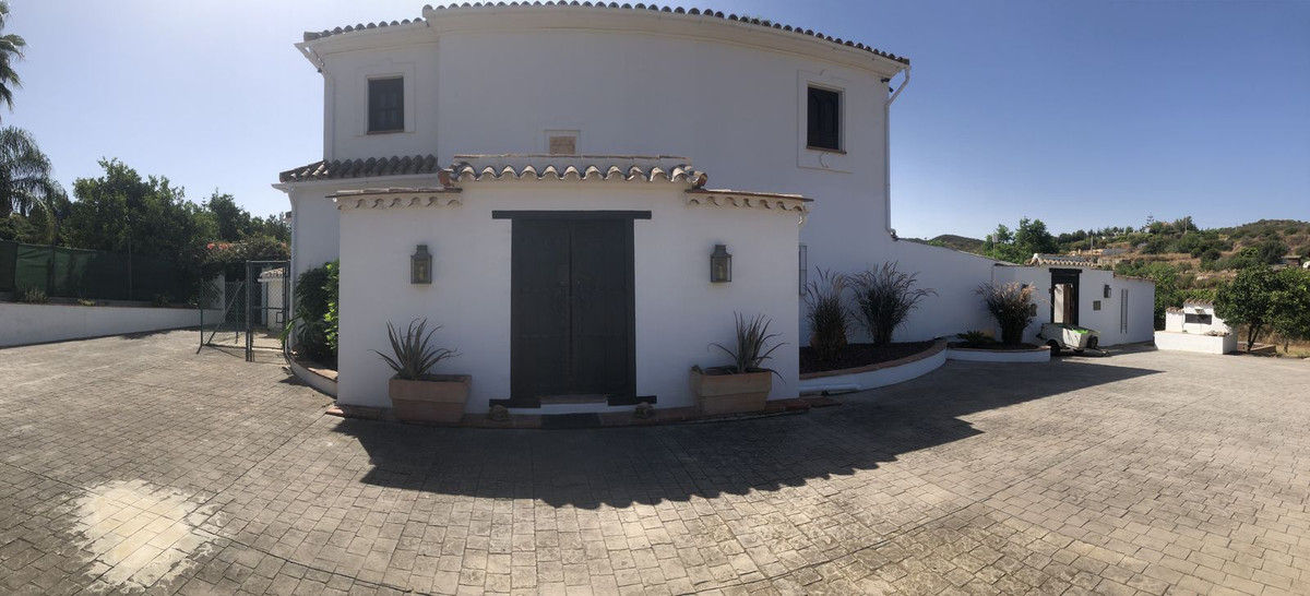 4 Bed Townhouse for sale in Estepona Costa Del Sol, Málaga, Spain