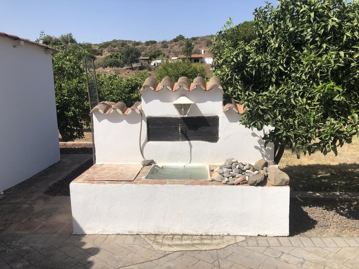 4 Bed Townhouse for sale in Estepona Costa Del Sol, Málaga, Spain