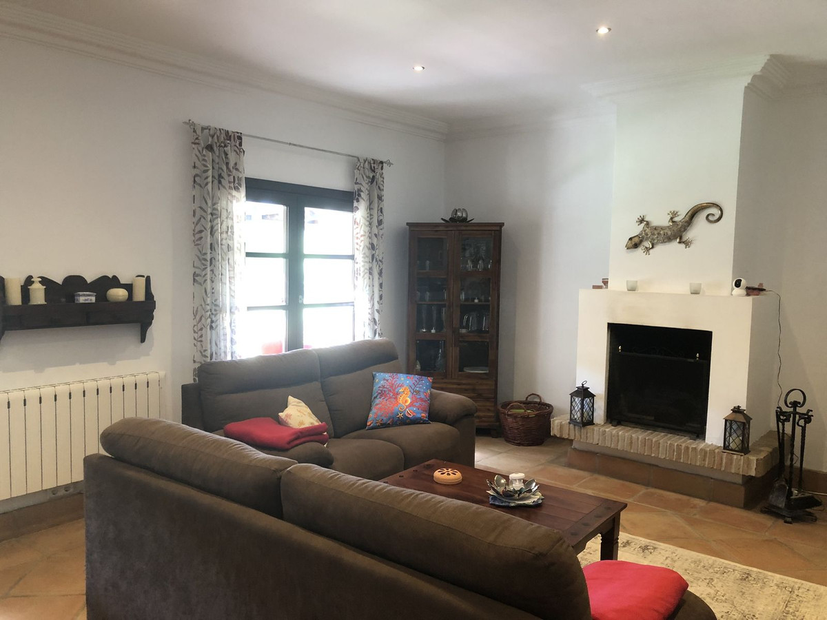 4 Bed Townhouse for sale in Estepona Costa Del Sol, Málaga, Spain
