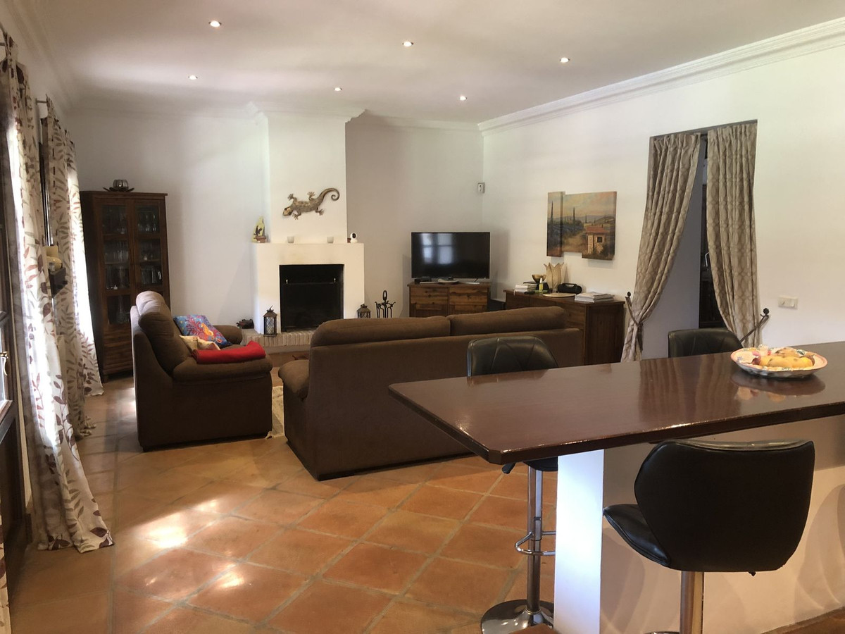 4 Bed Townhouse for sale in Estepona Costa Del Sol, Málaga, Spain
