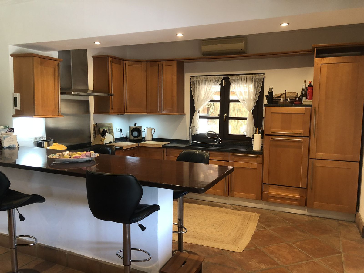 4 Bed Townhouse for sale in Estepona Costa Del Sol, Málaga, Spain