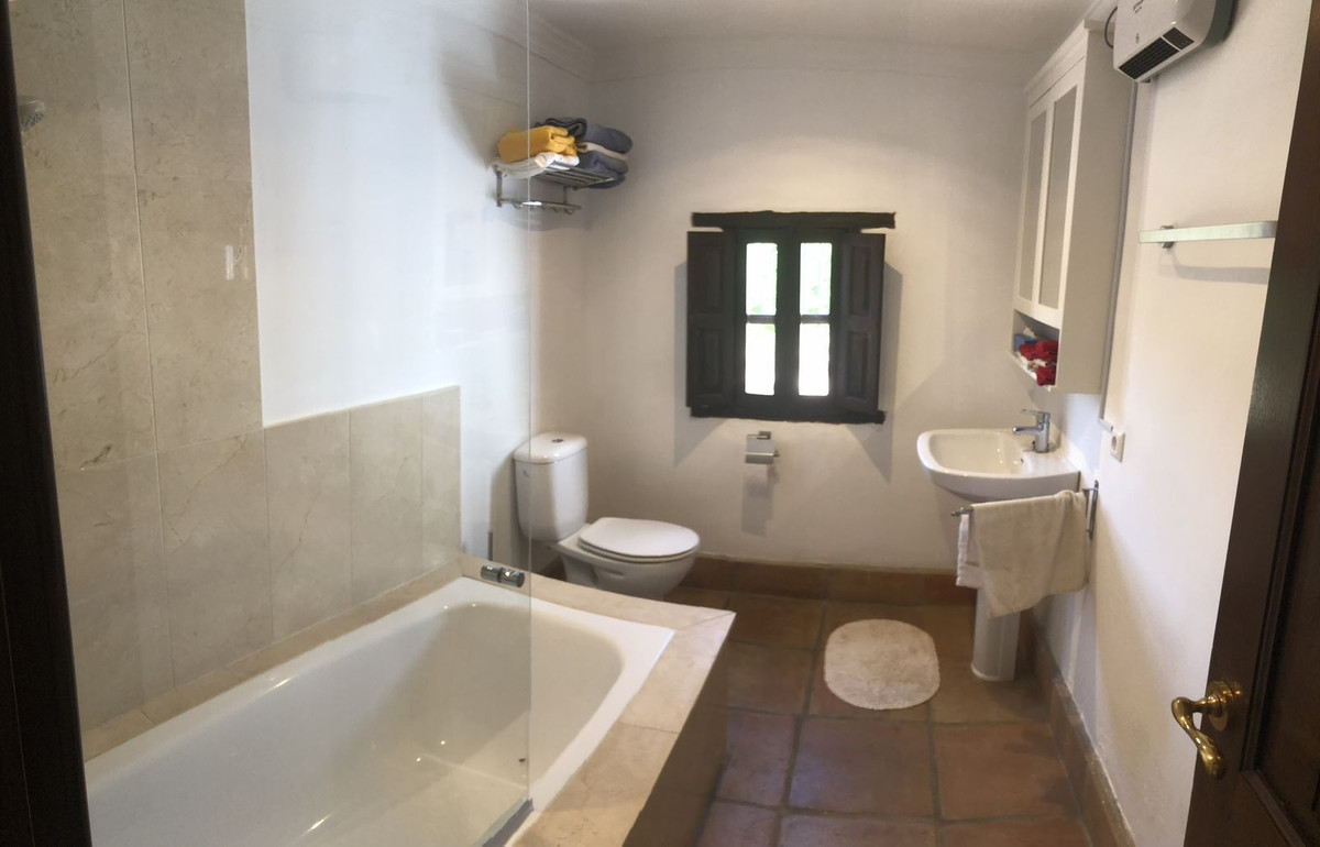 4 Bed Townhouse for sale in Estepona Costa Del Sol, Málaga, Spain