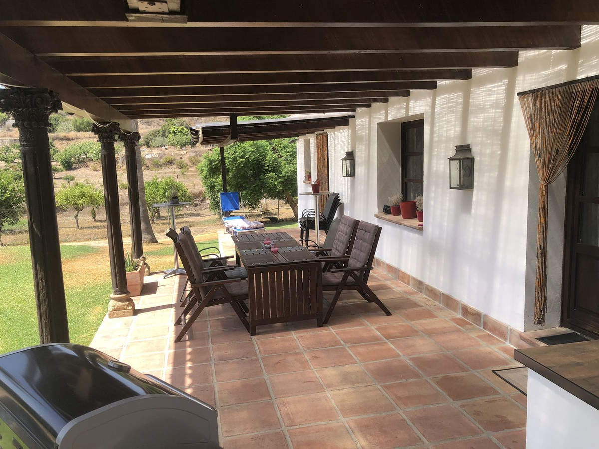 4 Bed Townhouse for sale in Estepona Costa Del Sol, Málaga, Spain