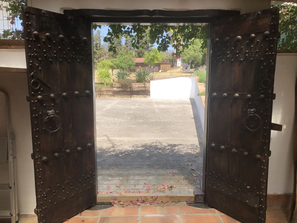 4 Bed Townhouse for sale in Estepona Costa Del Sol, Málaga, Spain