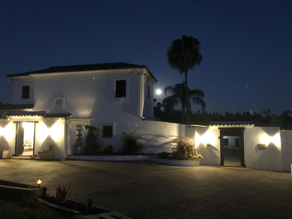 4 Bed Townhouse for sale in Estepona Costa Del Sol, Málaga, Spain