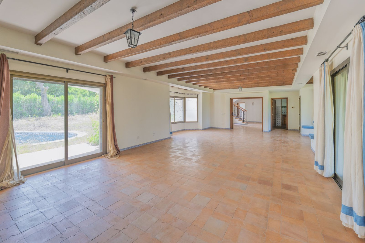 Se vende Villa - Chalet de 6 dormitorios en Costa Del Sol, Cadiz, España