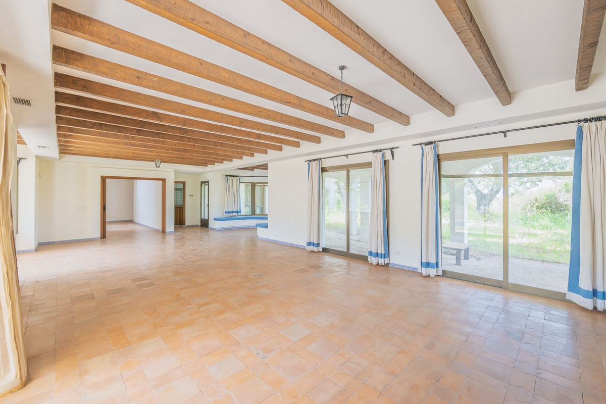 Se vende Villa - Chalet de 6 dormitorios en Costa Del Sol, Cadiz, España
