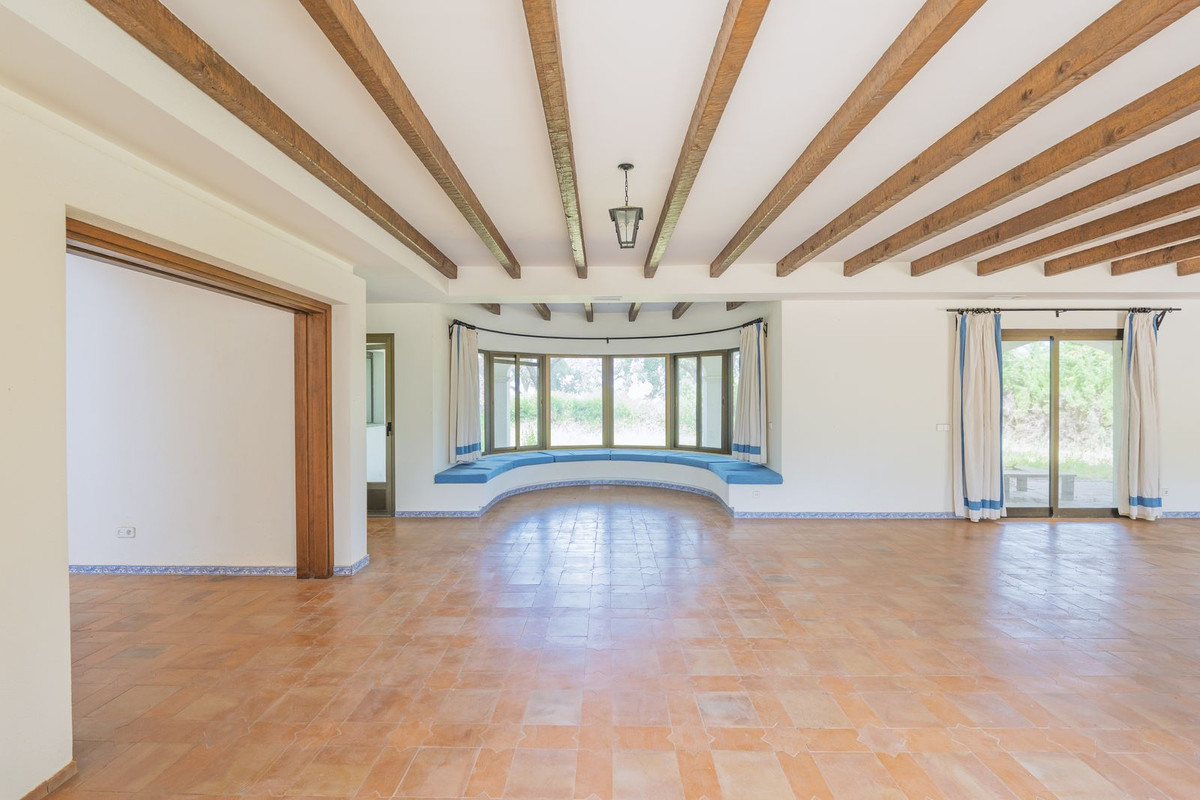 Se vende Villa - Chalet de 6 dormitorios en Costa Del Sol, Cadiz, España
