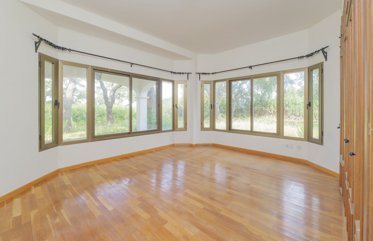 Se vende Villa - Chalet de 6 dormitorios en Costa Del Sol, Cadiz, España