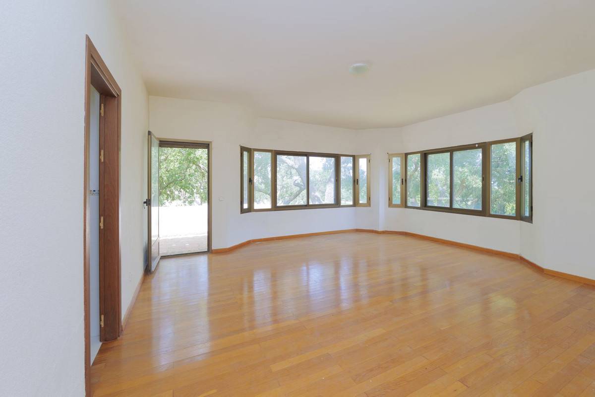 Se vende Villa - Chalet de 6 dormitorios en Costa Del Sol, Cadiz, España