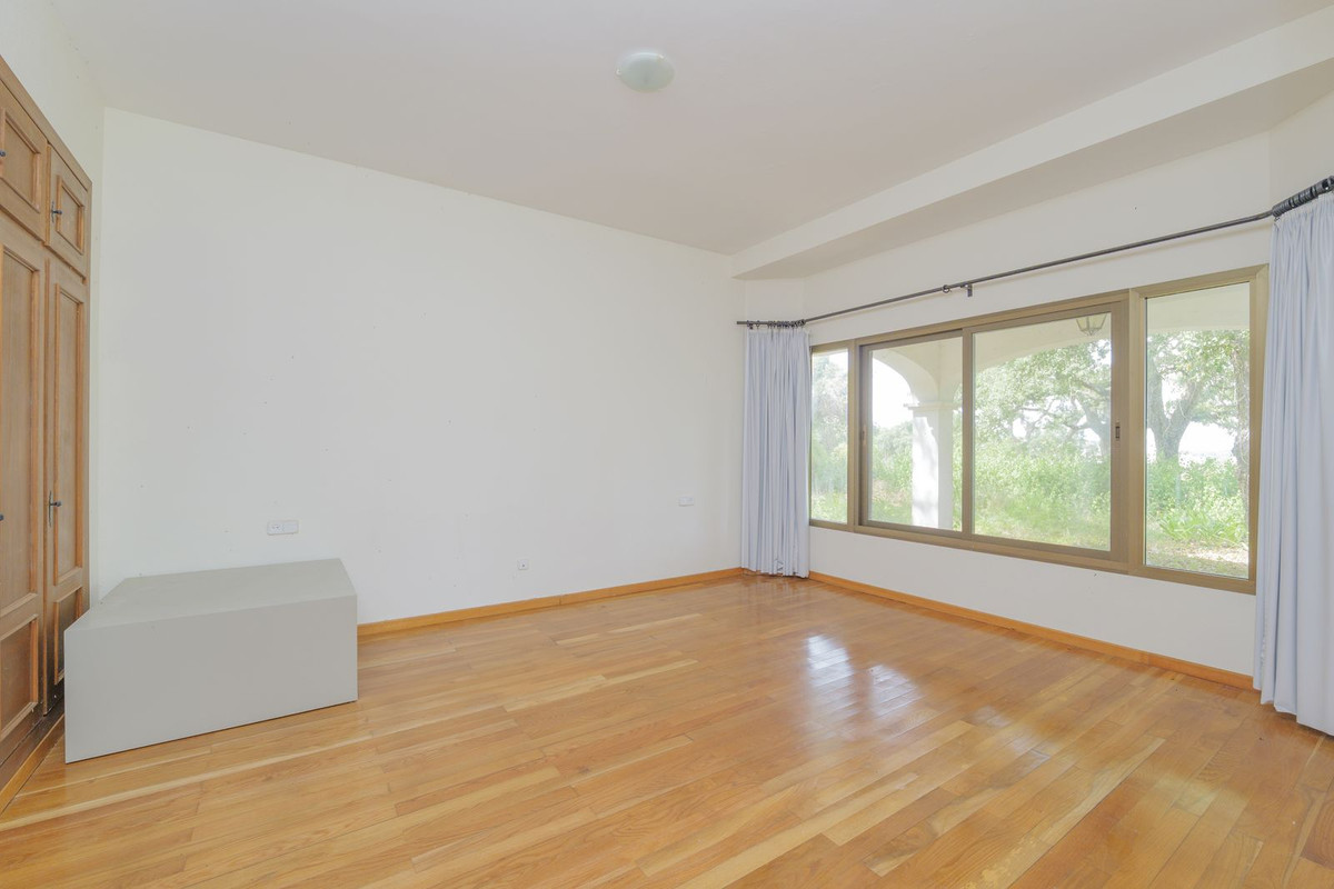 Se vende Villa - Chalet de 6 dormitorios en Costa Del Sol, Cadiz, España