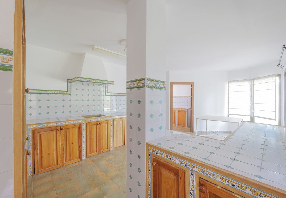Se vende Villa - Chalet de 6 dormitorios en Costa Del Sol, Cadiz, España