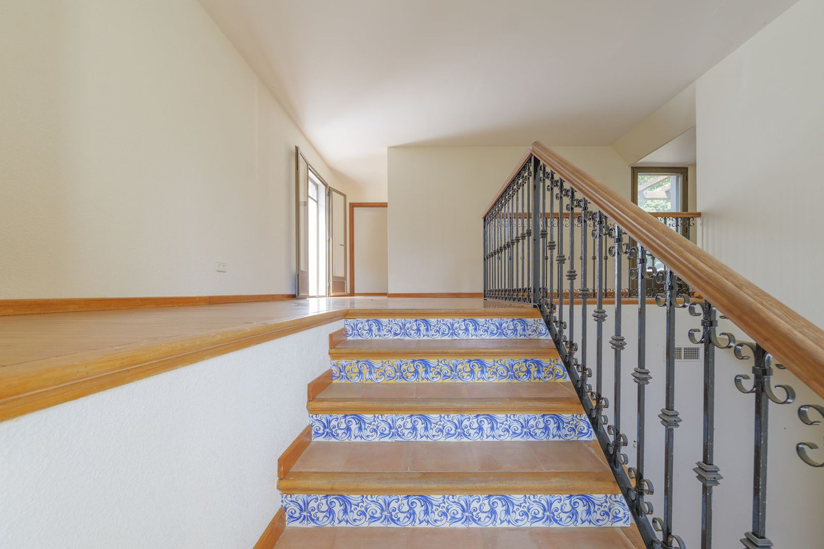 Se vende Villa - Chalet de 6 dormitorios en Costa Del Sol, Cadiz, España