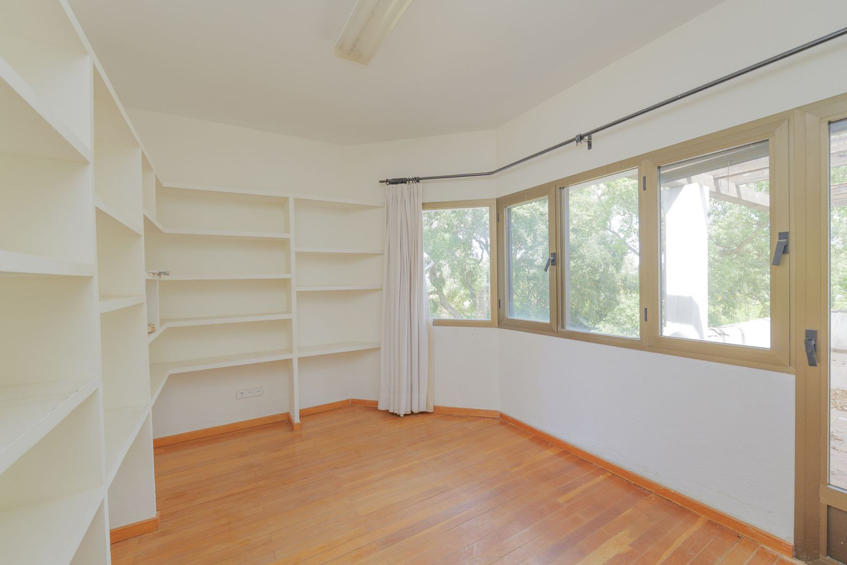 Se vende Villa - Chalet de 6 dormitorios en Costa Del Sol, Cadiz, España