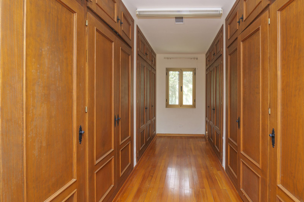 Se vende Villa - Chalet de 6 dormitorios en Costa Del Sol, Cadiz, España