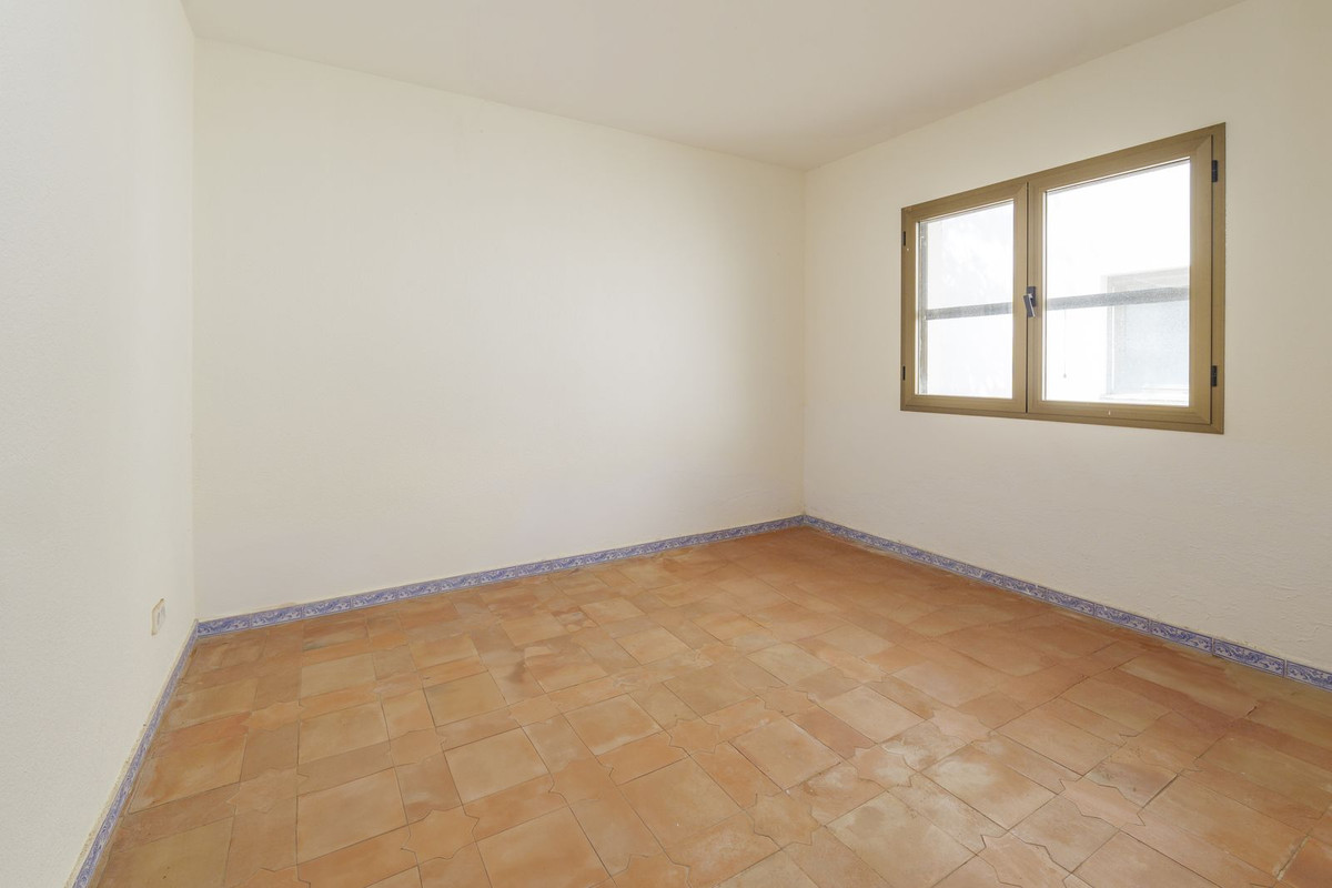 Se vende Villa - Chalet de 6 dormitorios en Costa Del Sol, Cadiz, España