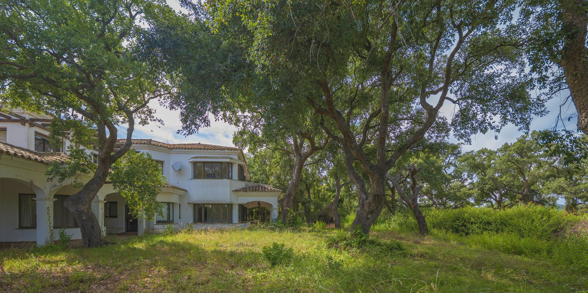 Se vende Villa - Chalet de 6 dormitorios en Costa Del Sol, Cadiz, España