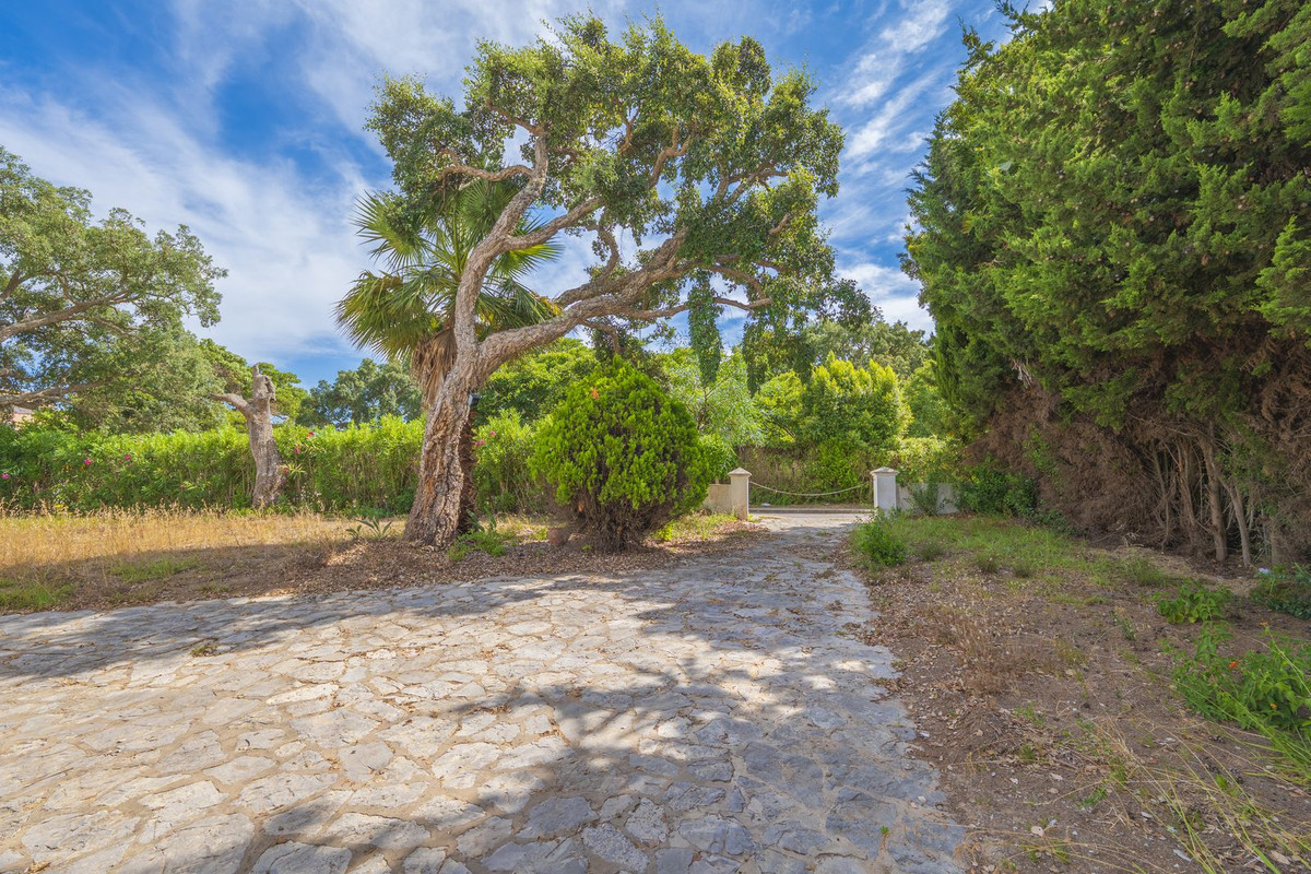 Se vende Villa - Chalet de 6 dormitorios en Costa Del Sol, Cadiz, España