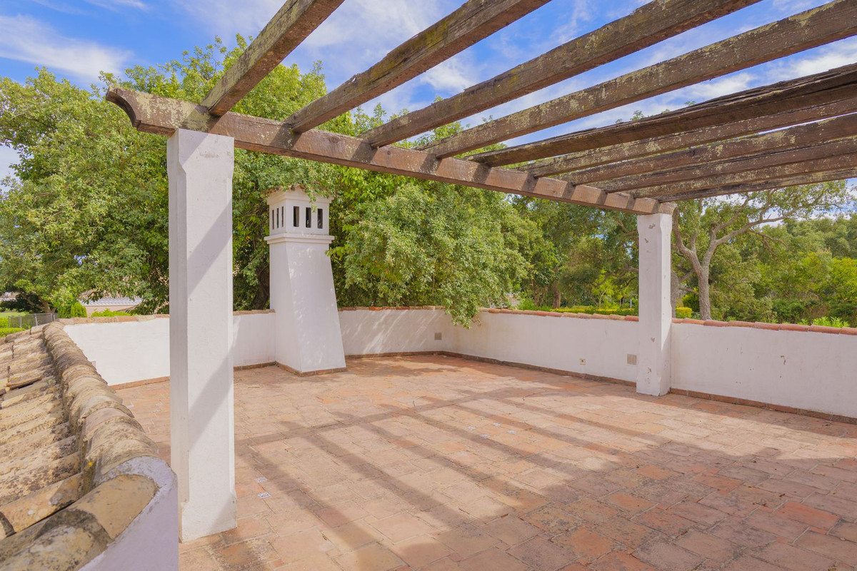 Se vende Villa - Chalet de 6 dormitorios en Costa Del Sol, Cadiz, España