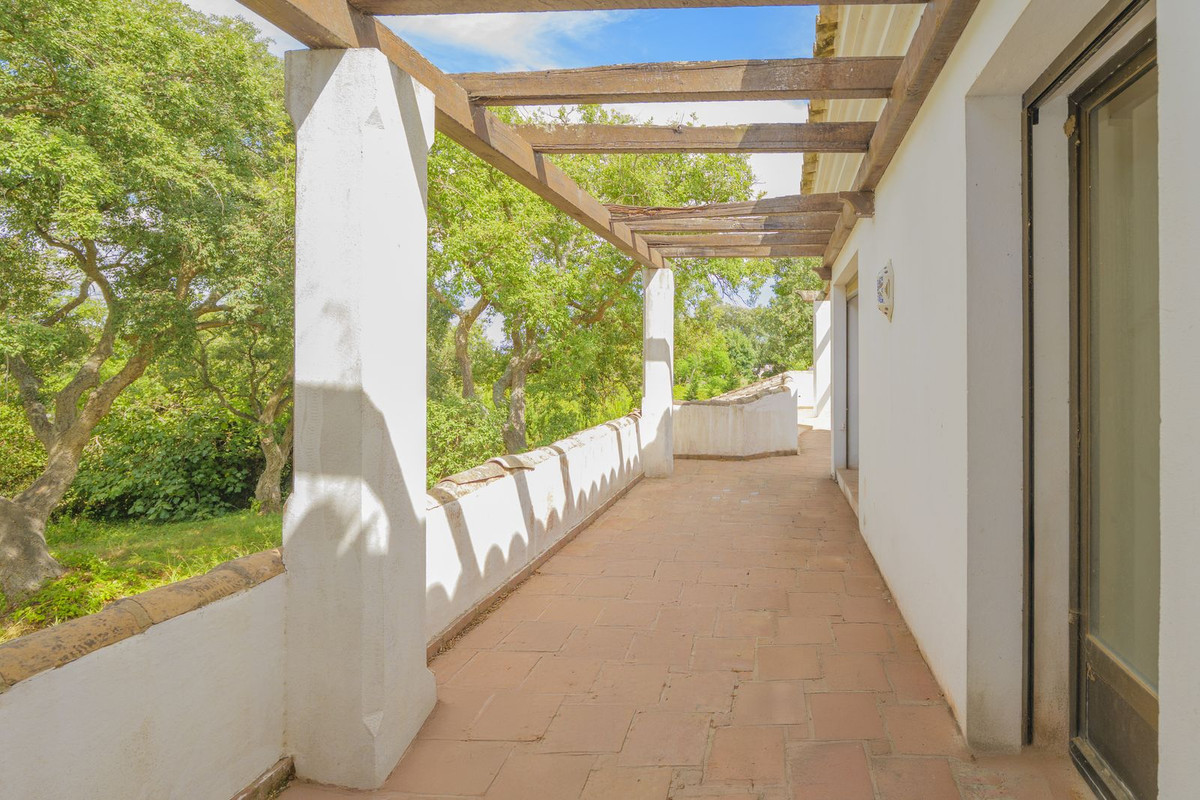 Se vende Villa - Chalet de 6 dormitorios en Costa Del Sol, Cadiz, España